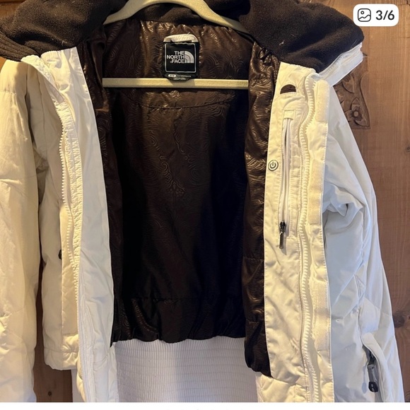 The North Face Women's Cream Ski Jacket - Picture 3 of 3
